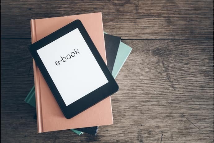 Um ebook e livros