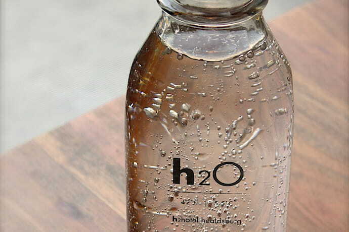Garrafa de vidro transparente H2o