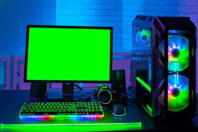 Computador com cores neon