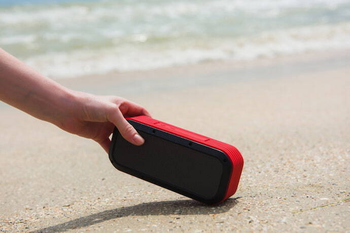 Caixa de som na praia