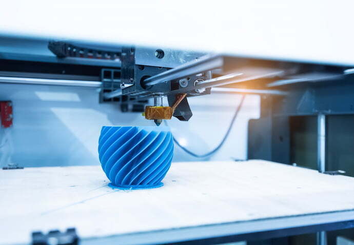 Impressora 3D desenvolvendo objeto 